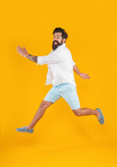 Fototapeta na wymiar surprised bearded guy in hurry isolated on yellow. bearded guy in hurry at studio.