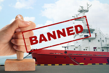 Obraz premium Economic sanctions. Woman holding ban stamp. Ship moored in port