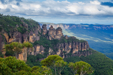 Fototapeta na wymiar Image of the Three Sisters rock formation in the Blue Mountains