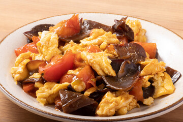 キクラゲとトマトの卵炒め