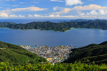 奄美大島の古仁屋と対岸の加計呂麻島