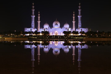 Sheikh Zayed Grand Mosque view at night in Abu-Dhabi, UAE	

