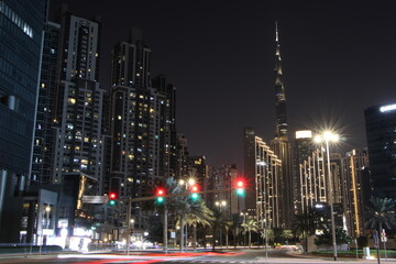 Fototapeta na wymiar Dubai's streets at night