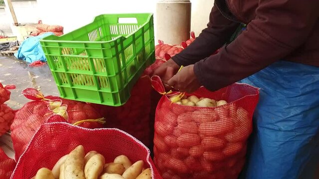 Empacado de costal de papas