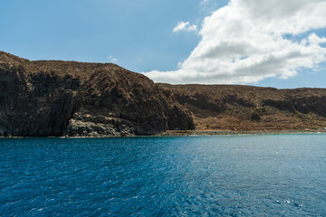 Fototapeta na wymiar küste auf Teneriffa- Felsen am meer