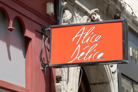 Alice Delice logo brand and sign text front entrance of store chain home kitchen equipment shop building facade