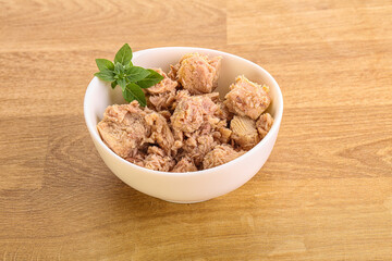 Canned tuna fish with oil