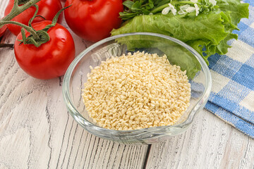 Raw sesame seeds in the bowl