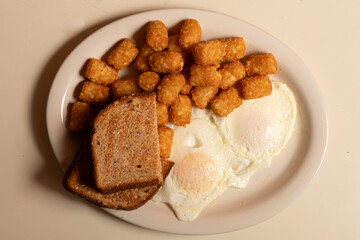 Fried eggs with tater tots and toast