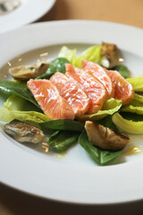 Artichoke salad with salmon
