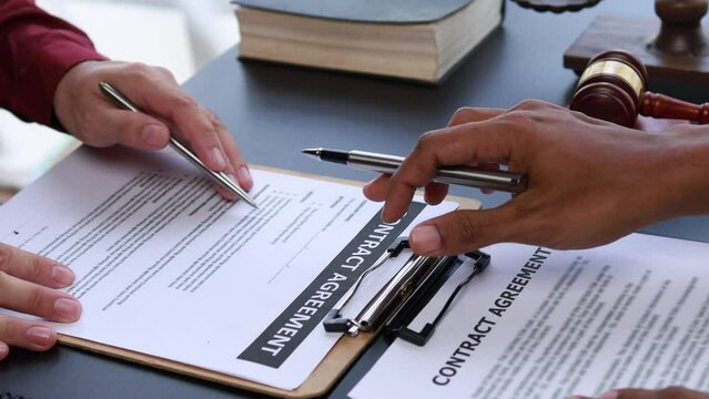 Attorneys or lawyers are advising clients in defamation cases, they are collecting evidence to bring charges against the parties for damages. The concept of defamation case counseling.
