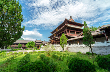 Fototapeta na wymiar Buddhist temples in China