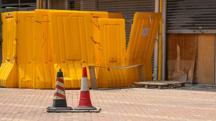 Roadside ice cream cones are set up on the pedestrian platform of the residential building.
