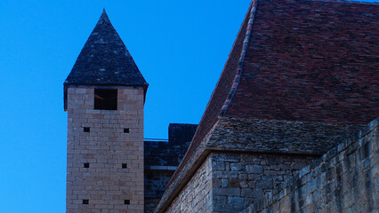 Château du village de Beynac-et-Cazenac, en Dordogne, photographié en pleine nuit