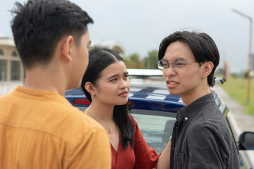 A young man defends his ex from an abusive boyfriend. A love triangle.