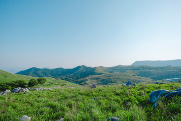 爽やかな青空の初夏の平尾台　福岡県北九州市