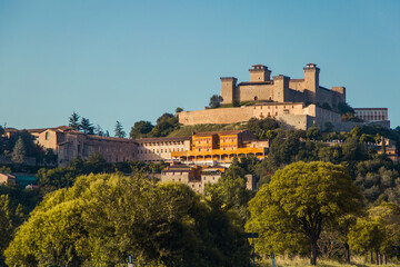 Fototapeta na wymiar castle on a hill in italy