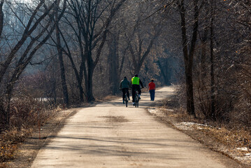 Obraz premium People Enjoying The Fox River Trail Near De Pere, Wisconsin, In Mid-February