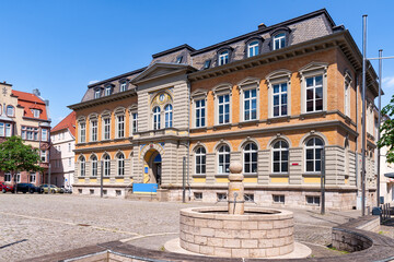 Obraz premium Obermarkt with old post office (Alte Post) and fountain in Mühlhausen, Thuringia, Germany