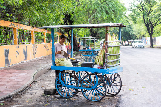 Indian street seller selling roasted corn or bhutta
