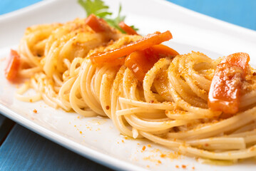 Deliziosi spaghetti con bottarga di muggine, cucina Sarda, cibo italiano 
