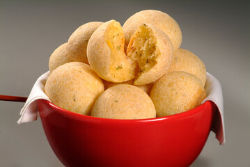 Pão de queijo , servido em cesta