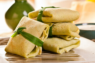 Panqueca  de milho verde, embrulhada , arranjo no prato
