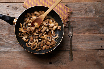 Fried mushrooms with onion