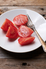 Sliced tomatoes on a plate