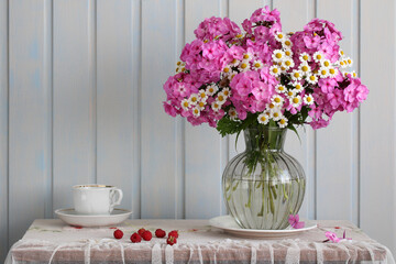 A bouquet of pink phlox and daisies. Still life with flowers.