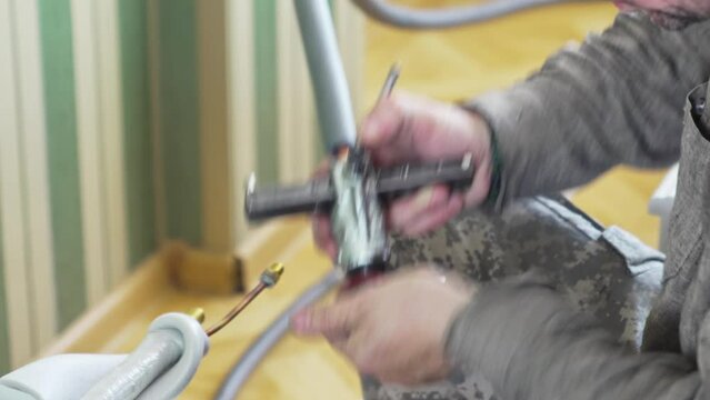 The process of rolling copper tubes of the freon pipeline 