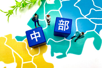 中部地方で働く男性と女性