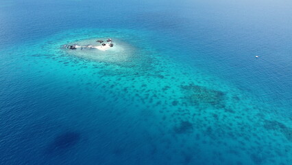 Obraz premium Exclusive private island in the middle of the pacific ocean
