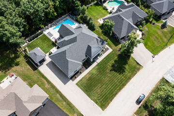 Discover the power of aerial imagery with our high-quality drone photos capturing stunning views of real estate houses in thriving Barrie, Ontario. 