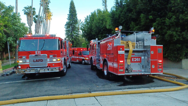 Los Angeles Fire engines respond to blaze in Hollywood