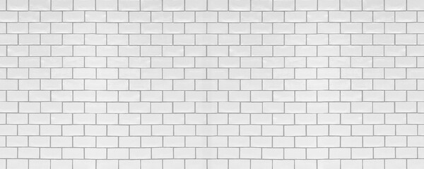 真っ白いタイルの美しい壁