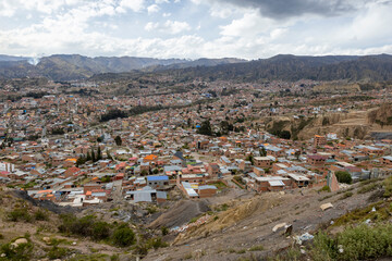 Fototapeta na wymiar View from the scenic road to the landmark Muela del Diablo over the highest administrative capital, the city La Paz and El Alto in Bolivia