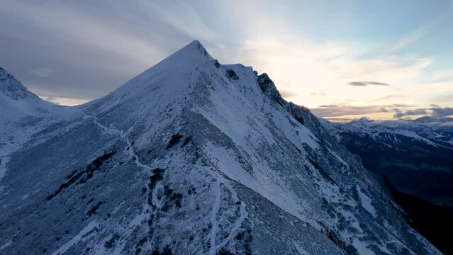 Vue aérienne par drone du Massif du Mont Blanc en hiver, Saint Gervais les Bains, Haute Savoie