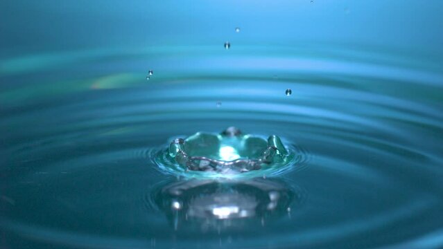 High speed shooting, close-up, water droplets, falling, rippling, rippling