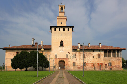 CASTELLO DI CUSAGO ITALIA LOMBARDIA EUROPA, CASTLE OF CUSAGO ITALY LOMBARDY ITALY 