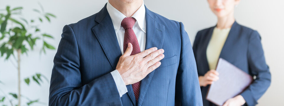 オフィスで働くビジネスマンたち