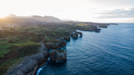 Acantilados al mar en ASTURIAS © TORI