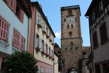 Fototapeta na wymiar medieval tower (tour des bouchers) in ribeauvillé in alsace (france)