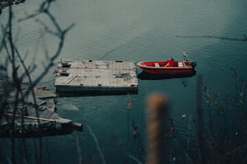 Boat in the lake © Klaudiusz