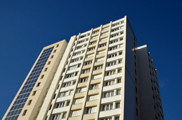 Obraz premium panneaux solaires, immeuble, quartier du centre ville, la Dalle, Choisy le Roi, région Ile de France, 94, Val de Marne, France