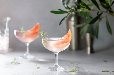 Pink grapefruit gin gimlet cocktail ready to drink - obrazy, fototapety, plakaty