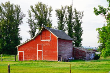 Obraz premium beautiful village house and barn in state of Idaho, USA 