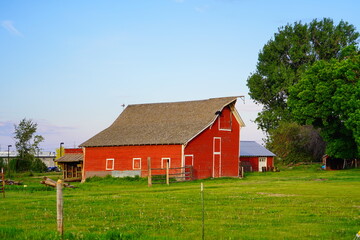 Fototapeta na wymiar beautiful village house and barn in state of Idaho, USA 