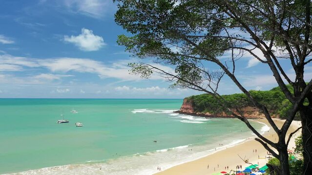 Praia do Madeiro na Praia da Pipa no Rio Grande do Norte visto de cima com drone