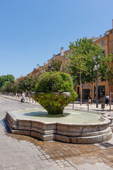 Moosbrunnen an der Cours Mirabeau in Aix-en-Provence Frankreich